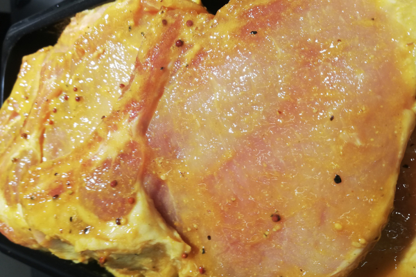 蜂蜜猪排-芥末腌料（芥末，柠檬，姜黄，黑胡椒，大蒜，洋葱）